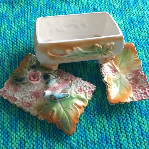 Vintage Japanese footed jar with lid and a small plate majolica? 3D flower et - Picture 5 of 8